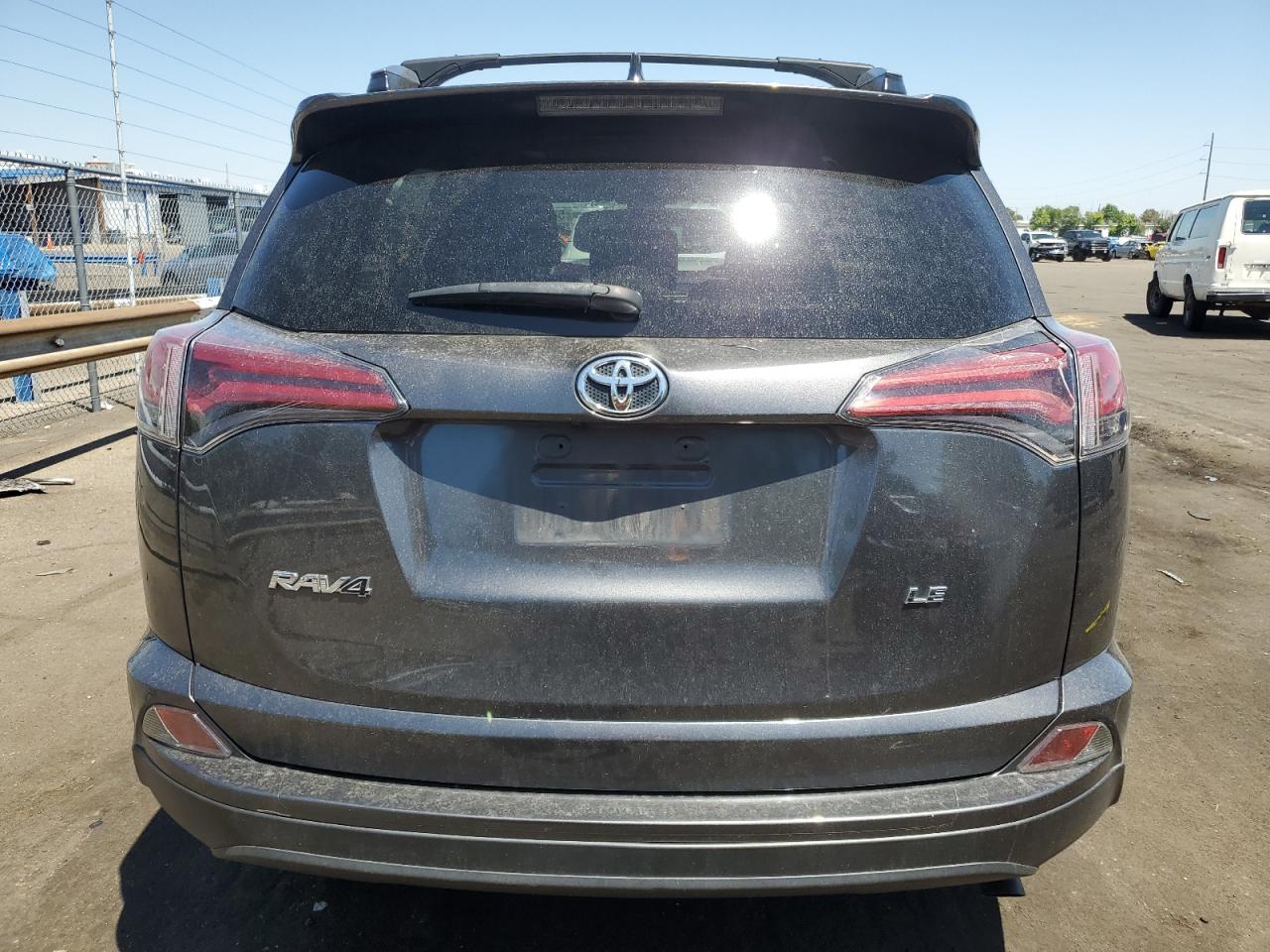 JTMZFREV1HJ705362 2017 Toyota Rav4 Le