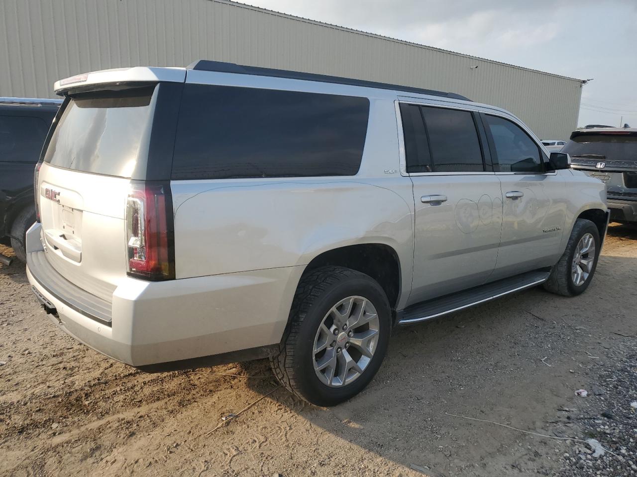 1GKS1FKCXHR364485 2017 GMC Yukon Xl C1500 Sle