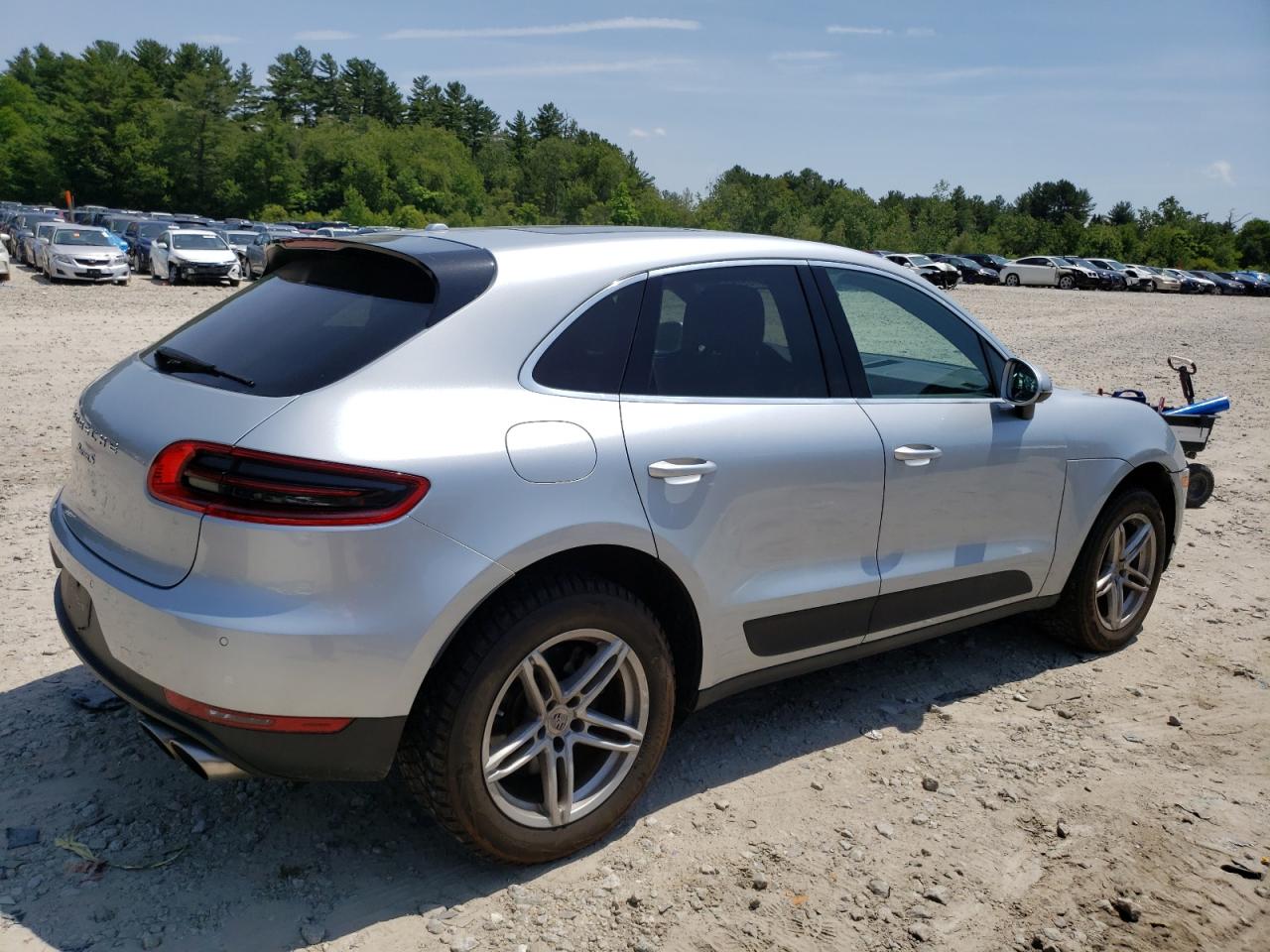 2015 Porsche Macan S vin: WP1AB2A54FLB51188