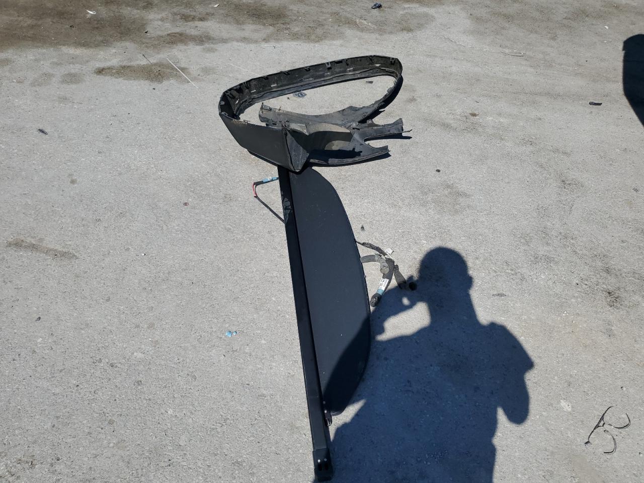 2T3ZFREV5HW391281 2017 Toyota Rav4 Le