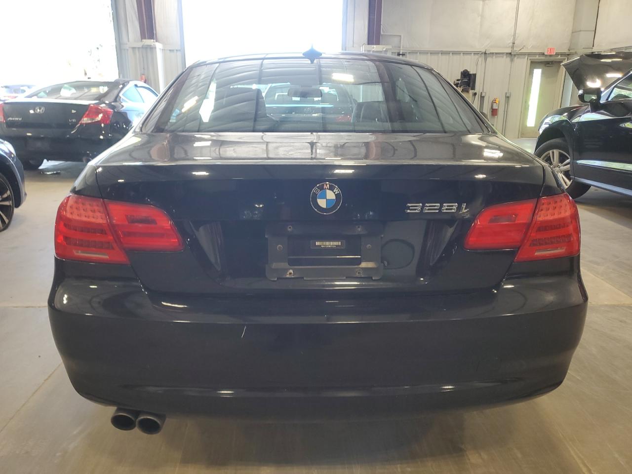 WBAKF3C57BE567924 2011 BMW 328 Xi