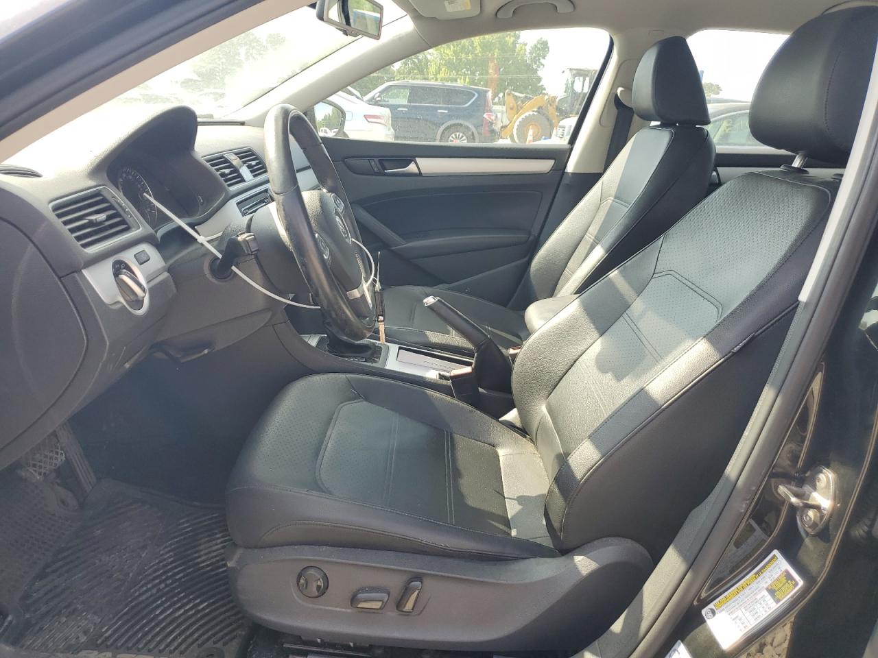 1VWBH7A33CC071180 2012 Volkswagen Passat Se