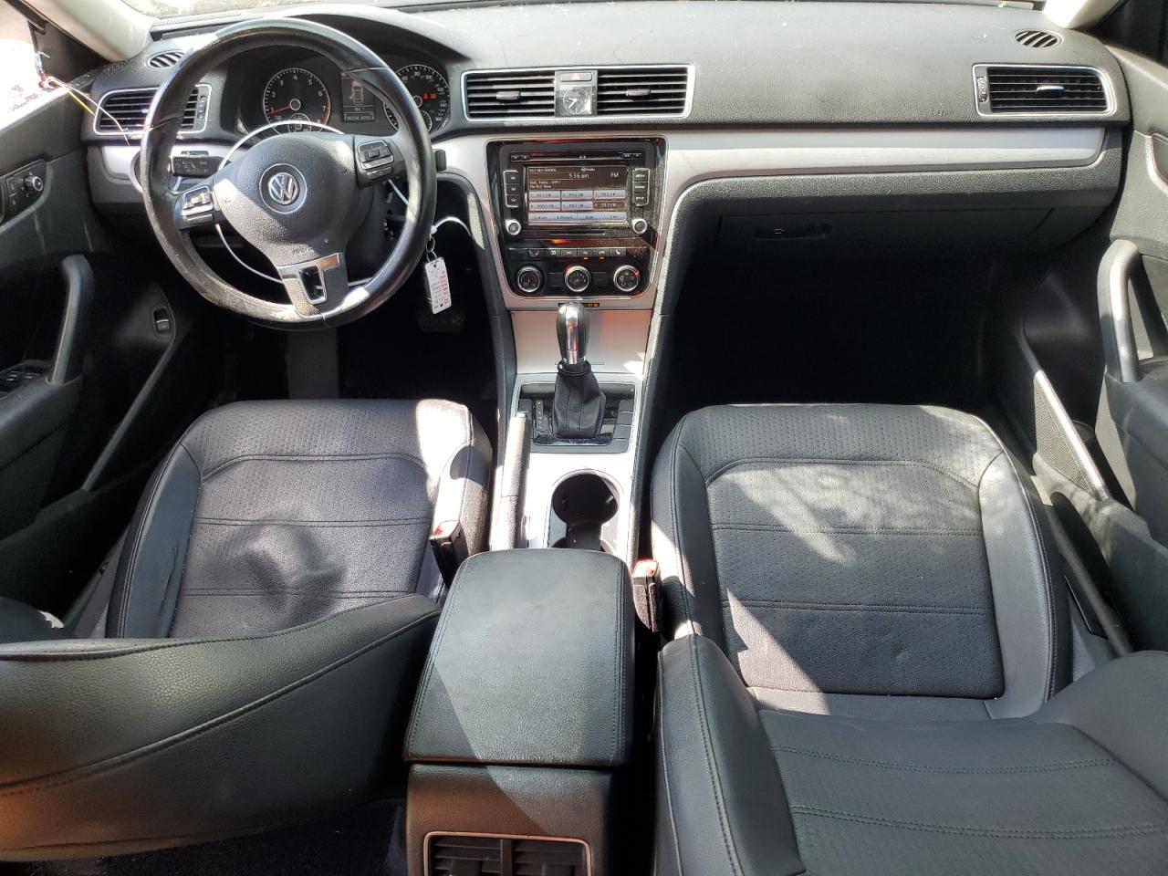 1VWBP7A36DC035469 2013 Volkswagen Passat Se