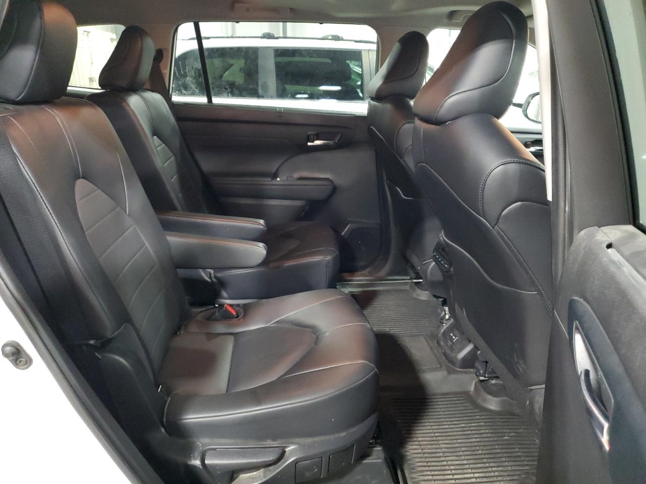 5TDGZRBH6NS252996 2022 Toyota Highlander Xle