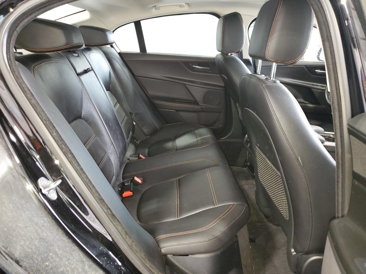 SAJAK4BV6HA971879 2017 Jaguar Xe Prestige