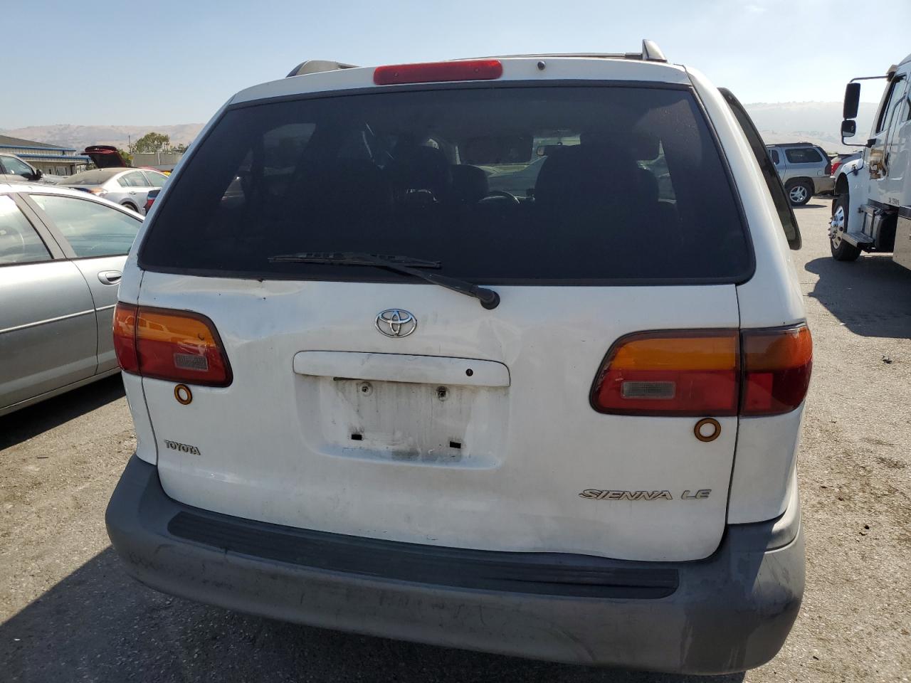 4T3ZF13C1YU218750 2000 Toyota Sienna Le