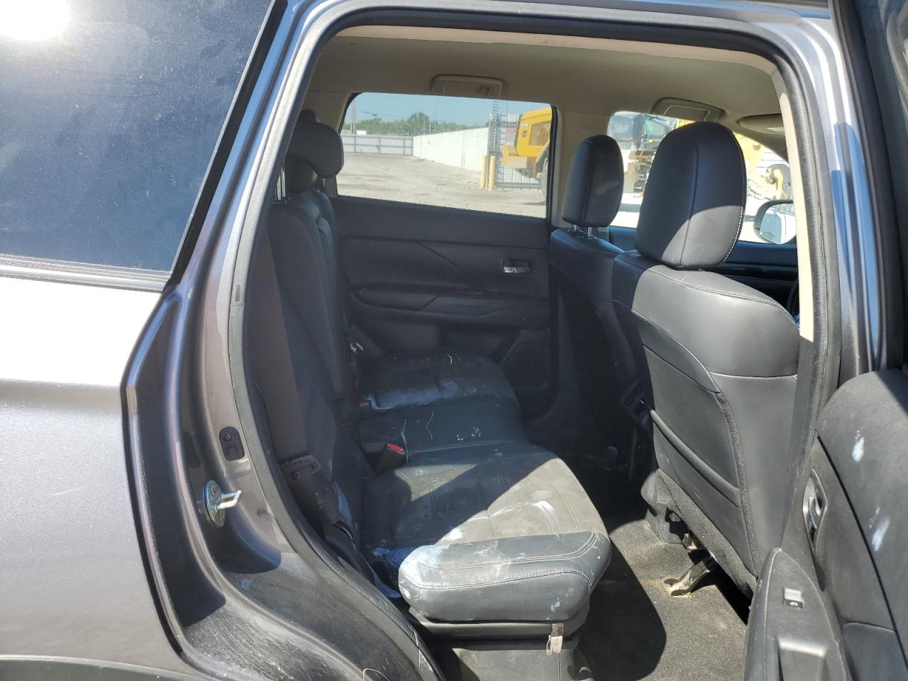 JA4AD3A34KJ000383 2019 Mitsubishi Outlander Se