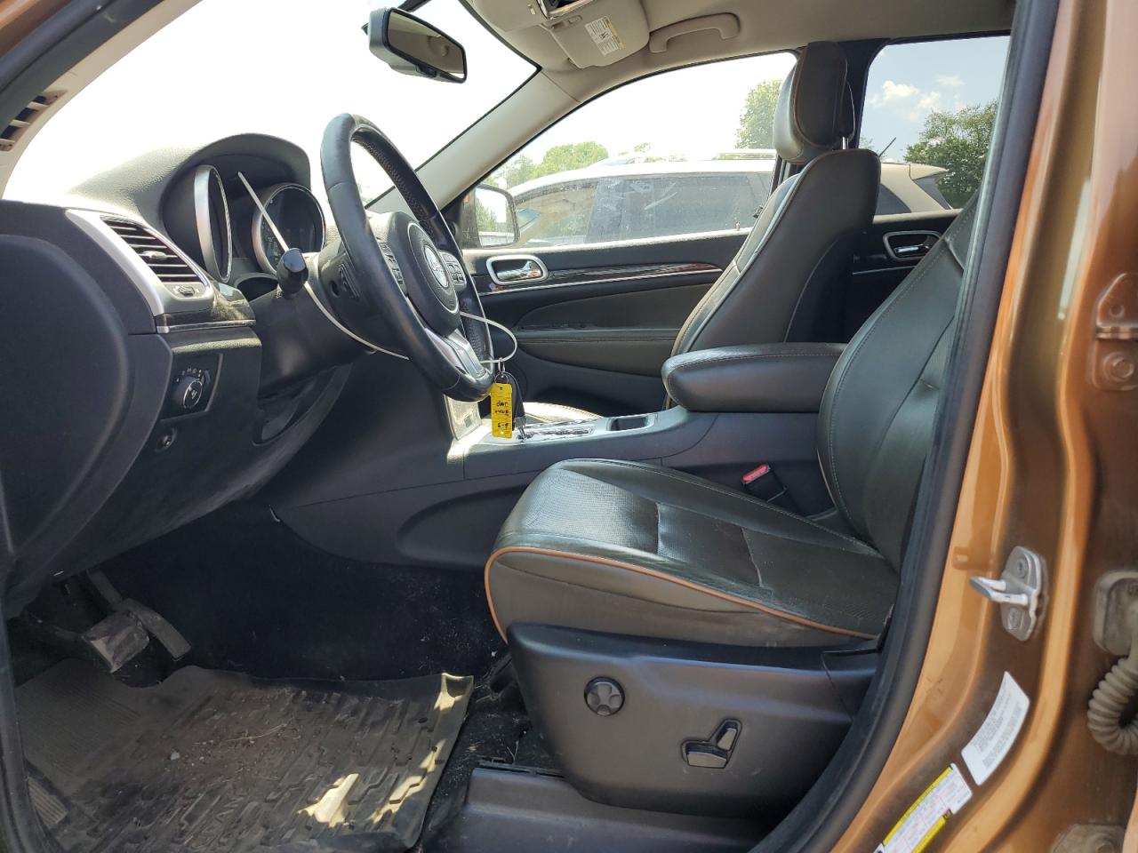 1J4RR4GG5BC675328 2011 Jeep Grand Cherokee Laredo