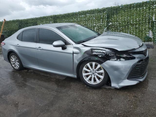 VIN 4T1B11HKXJU070421 2018 Toyota Camry, L no.4