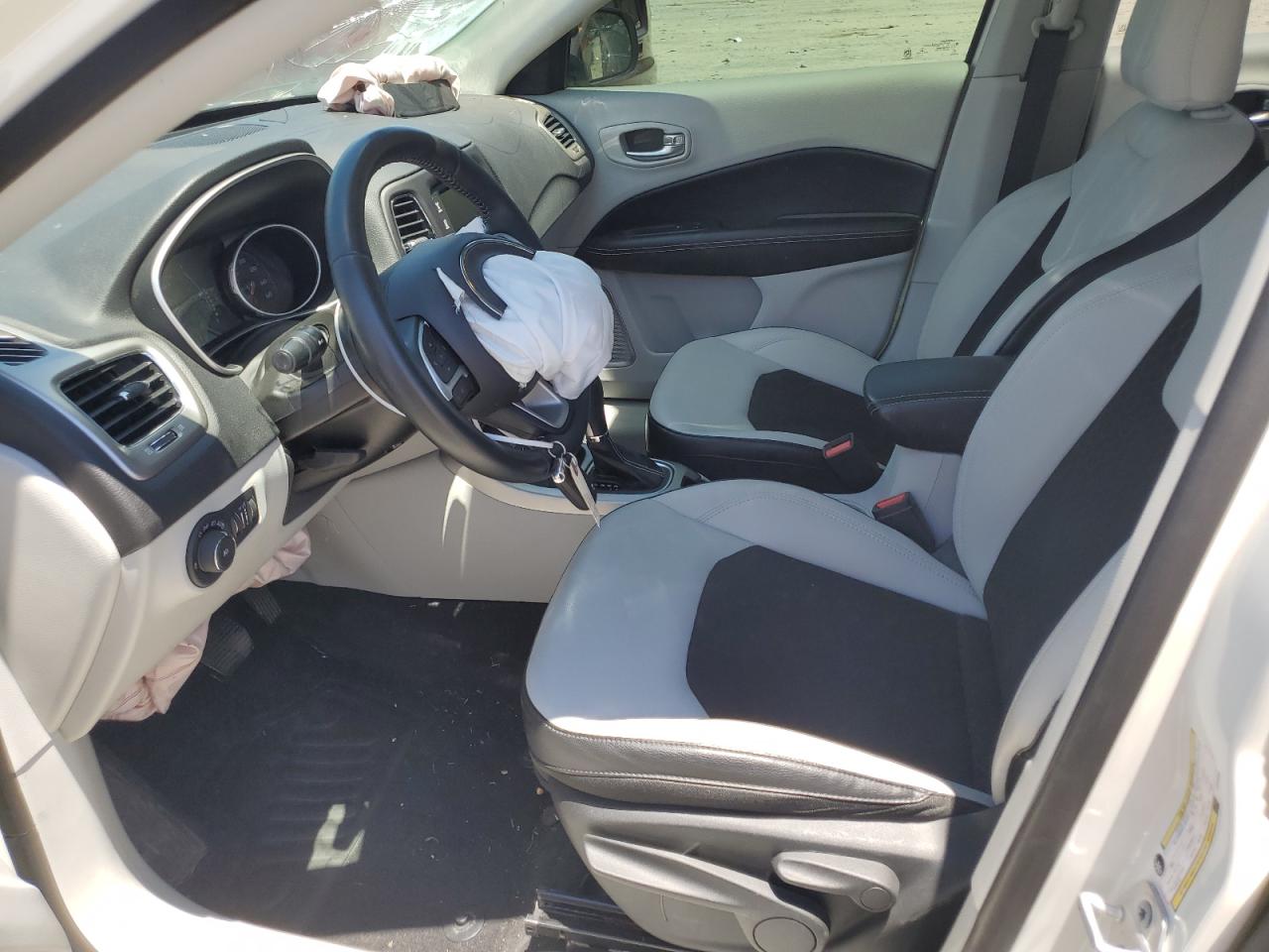 3C4NJDBB8JT249935 2018 Jeep Compass Latitude