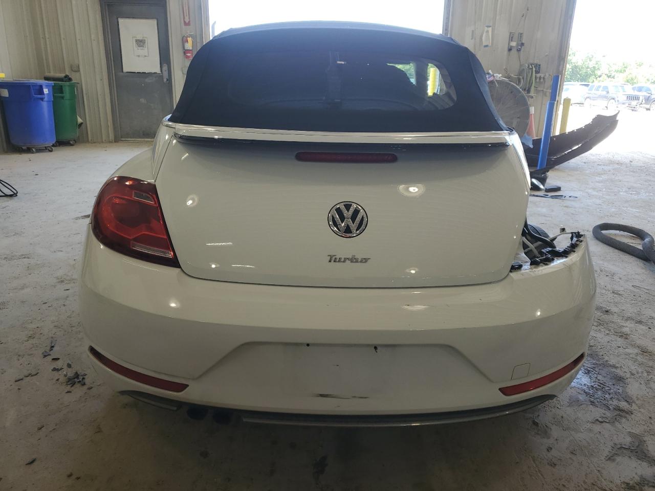 3VW5DAAT9JM504521 2018 Volkswagen Beetle S