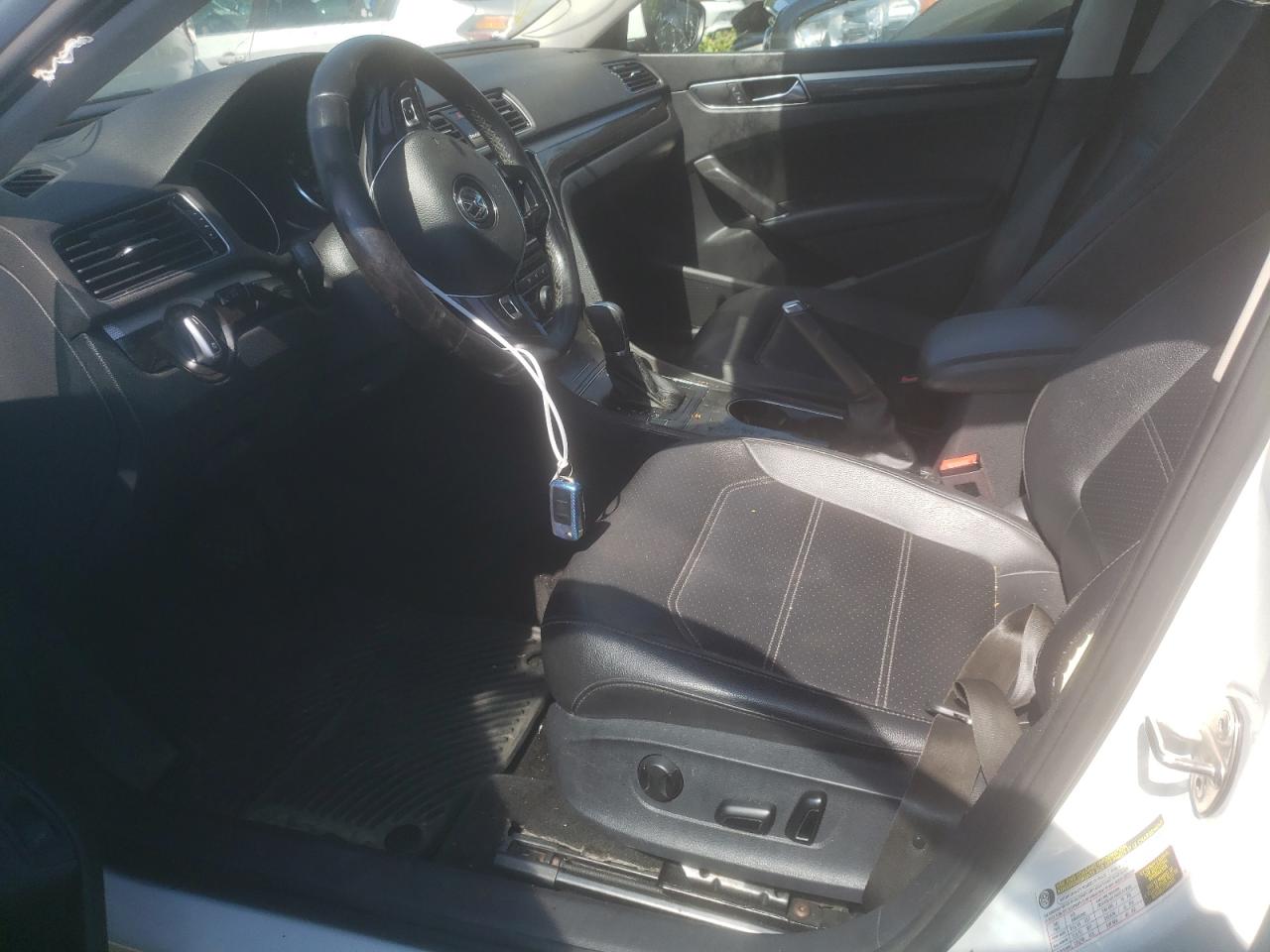 1VWBA7A36JC019351 2018 Volkswagen Passat Se