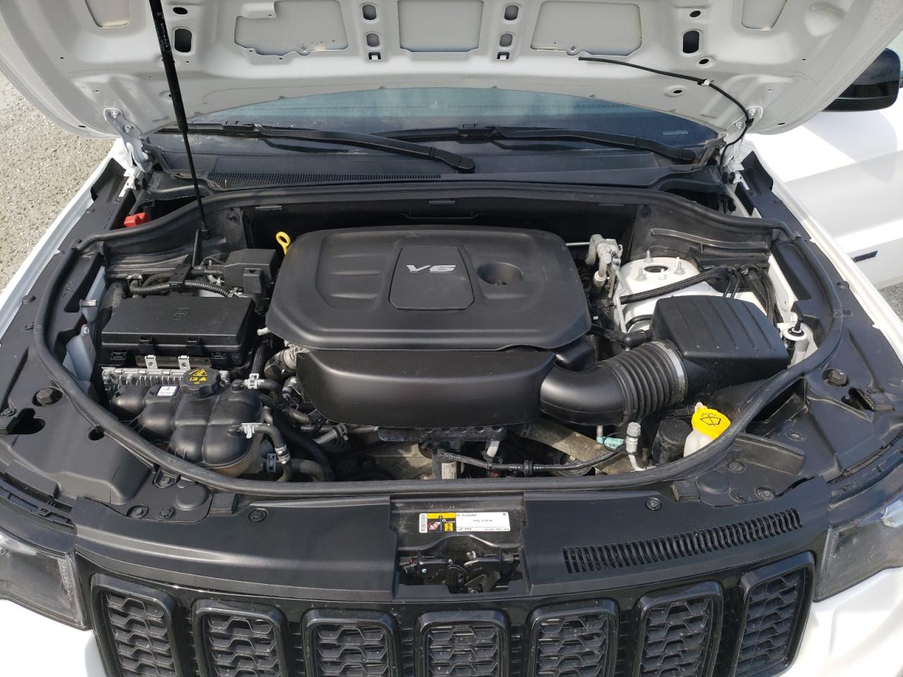 1C4RJEAG1KC571852 2019 Jeep Grand Cherokee Laredo