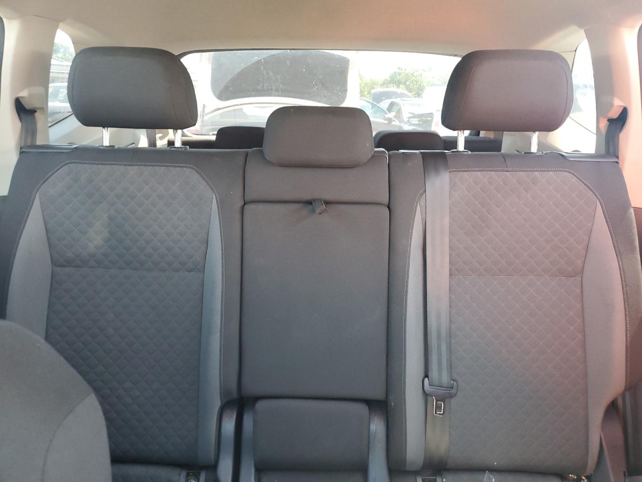 3VV1B7AX1KM138019 2019 Volkswagen Tiguan S