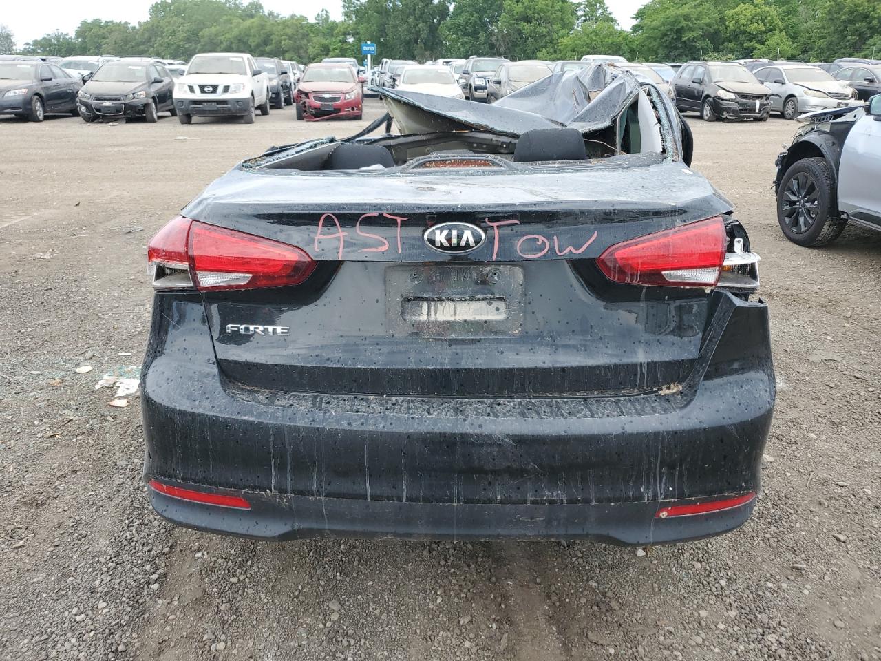 3KPFK4A76HE092872 2017 Kia Forte Lx