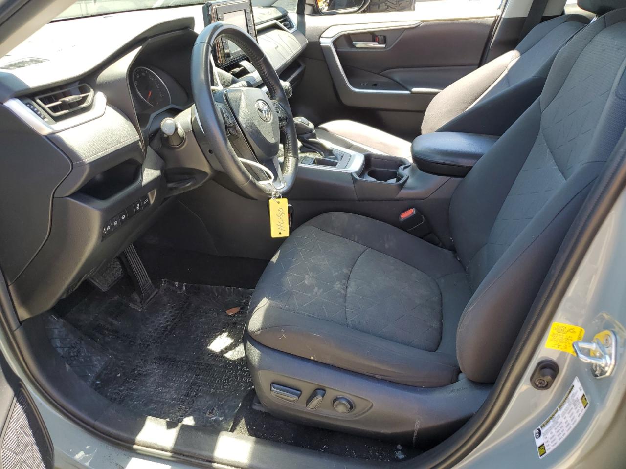 2T3W1RFV2MC085957 2021 Toyota Rav4 Xle