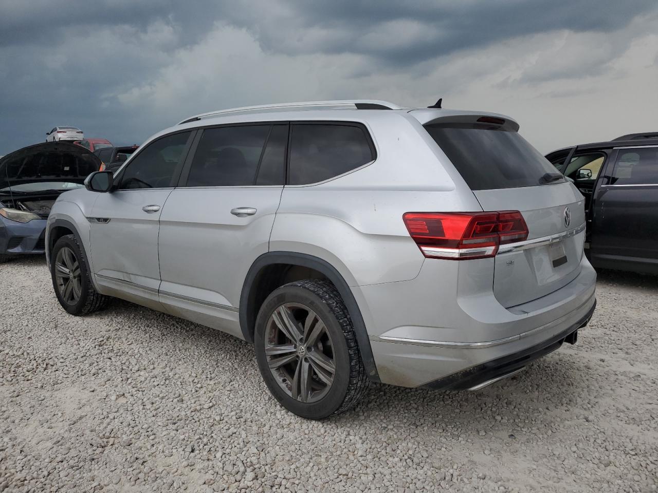 1V2XR2CAXKC607916 2019 Volkswagen Atlas Se