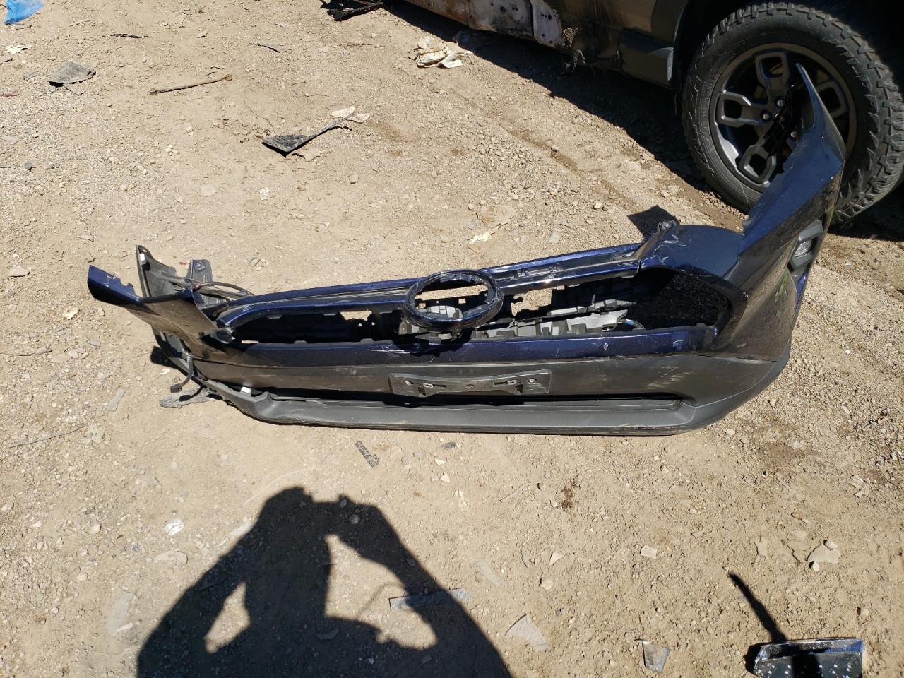 4T3B6RFV0NU083592 2022 Toyota Rav4 Xle Premium