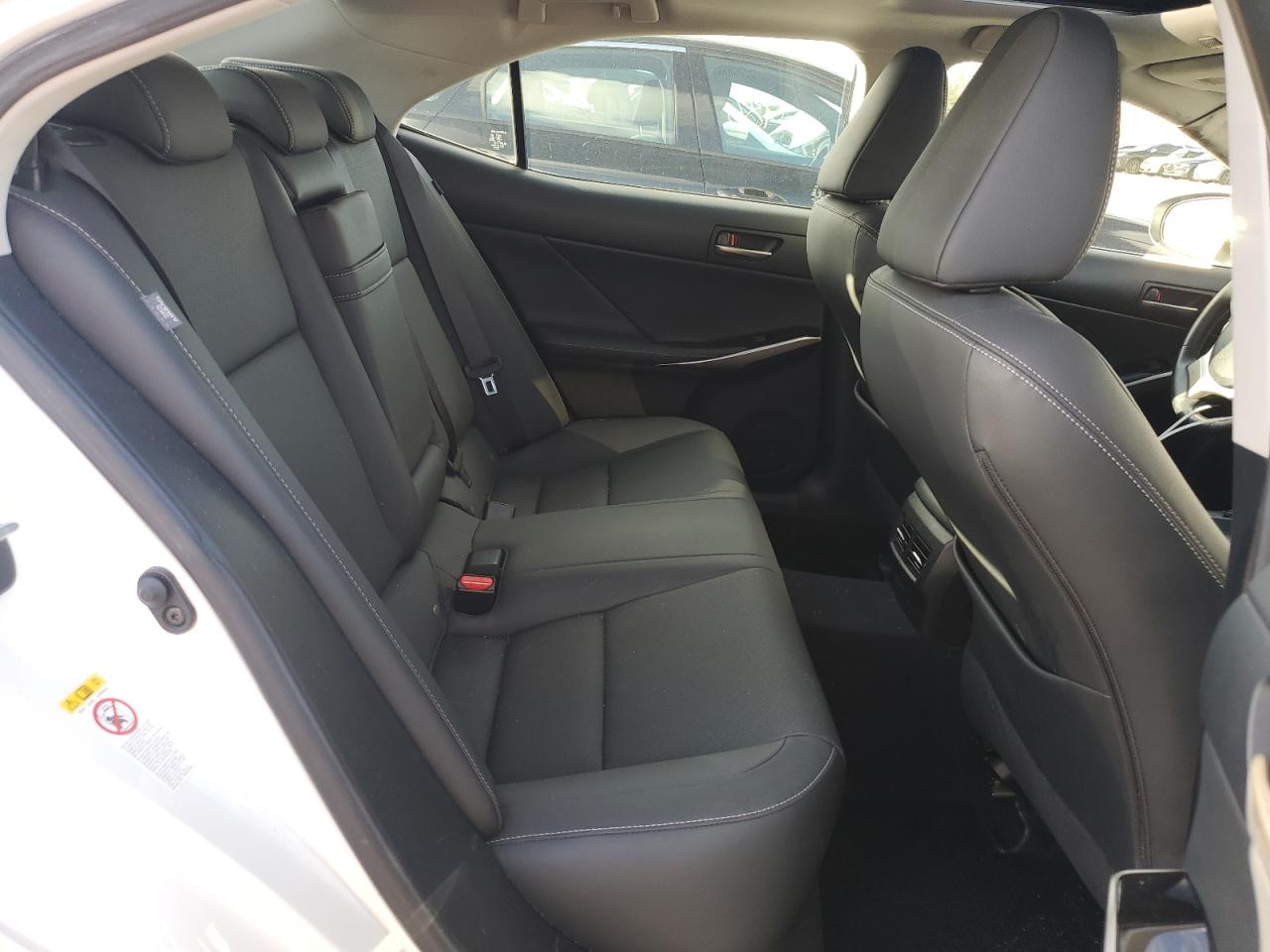 JTHC81D25J5033652 2018 Lexus Is 300