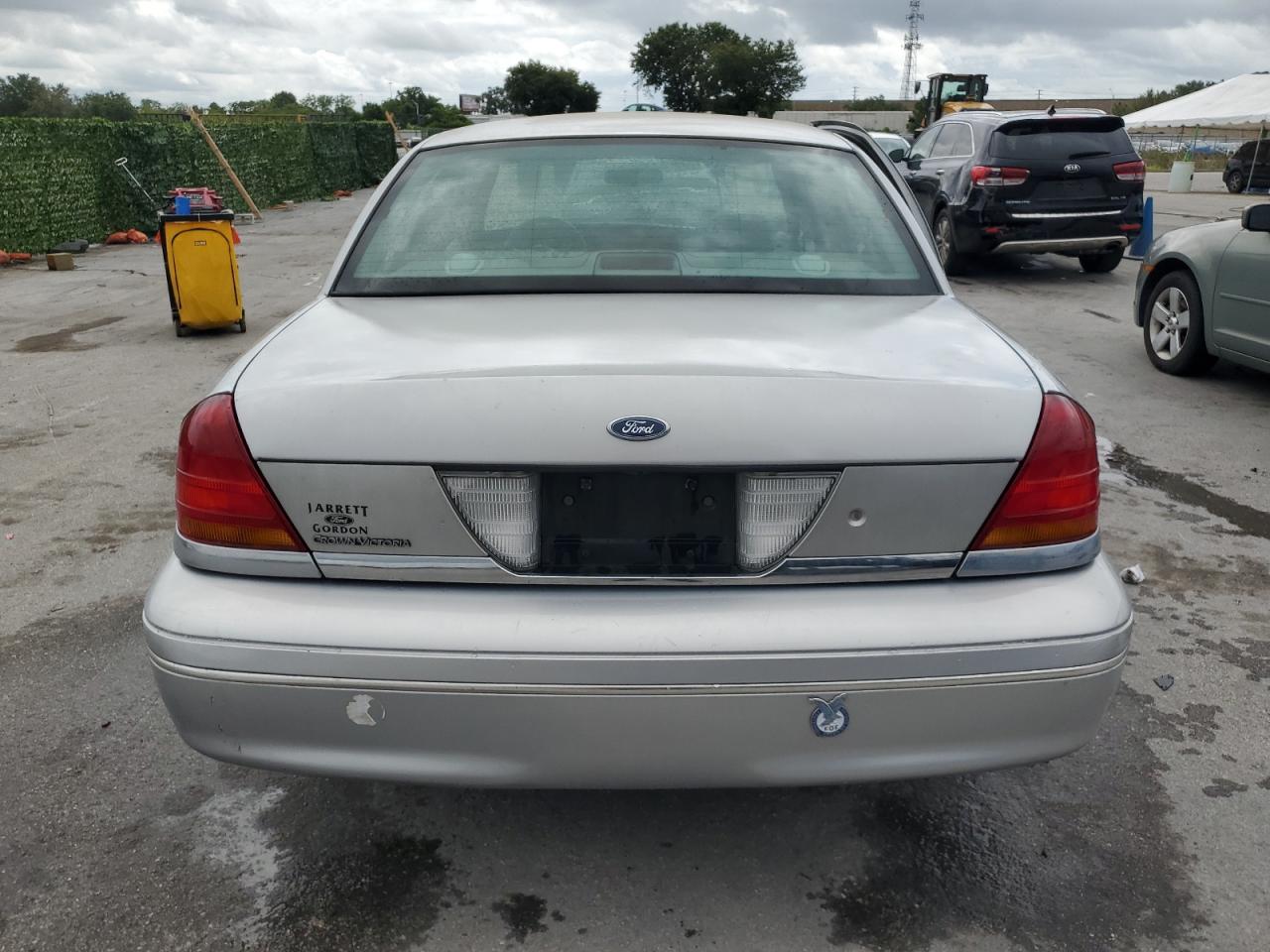 2FAFP73W81X117719 2001 Ford Crown Victoria