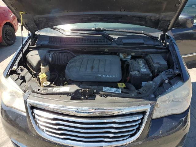 2014 Chrysler Town & Country - Image 12