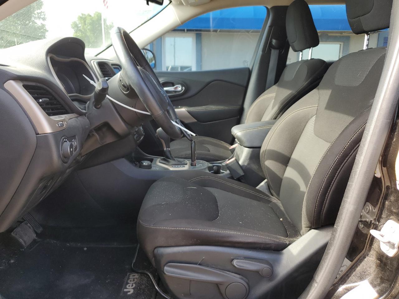 1C4PJMCB1HW645085 2017 Jeep Cherokee Latitude