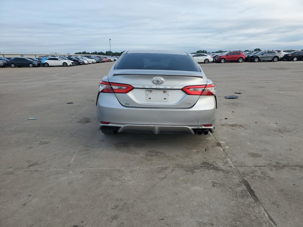 2018 Toyota Camry L vin: 4T1B11HKXJU616599