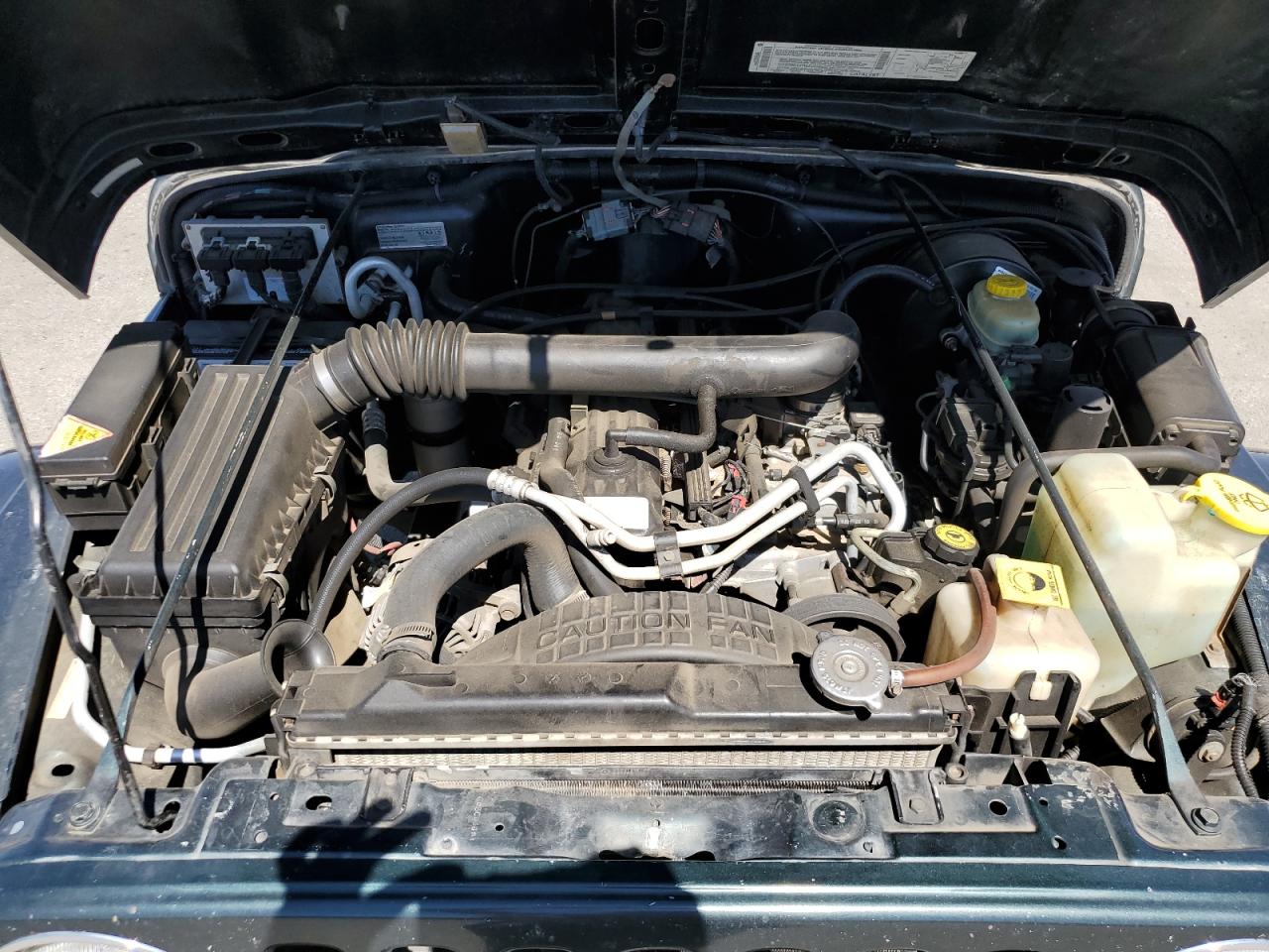 1J4FA59S52P748028 2002 Jeep Wrangler / Tj Sahara