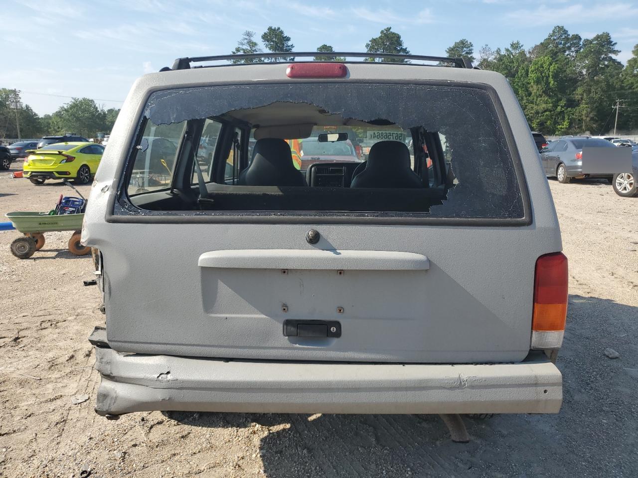 1J4FB28S1YL134719 2000 Jeep Cherokee Se