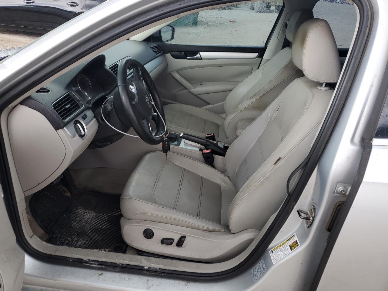 1VWBH7A37CC109770 2012 Volkswagen Passat Se