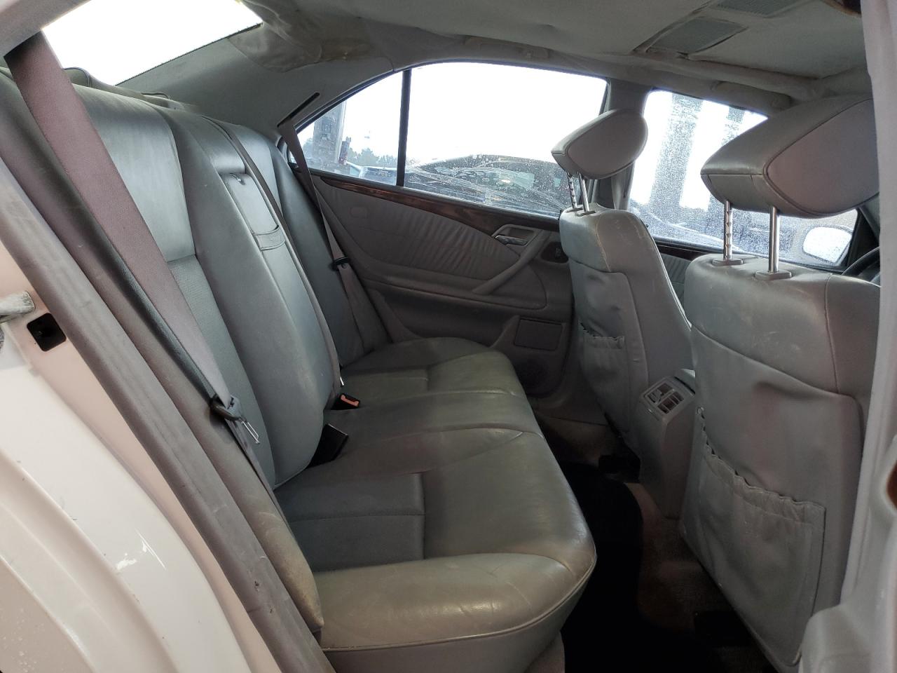 WDBJF65G7YA964322 2000 Mercedes-Benz E 320