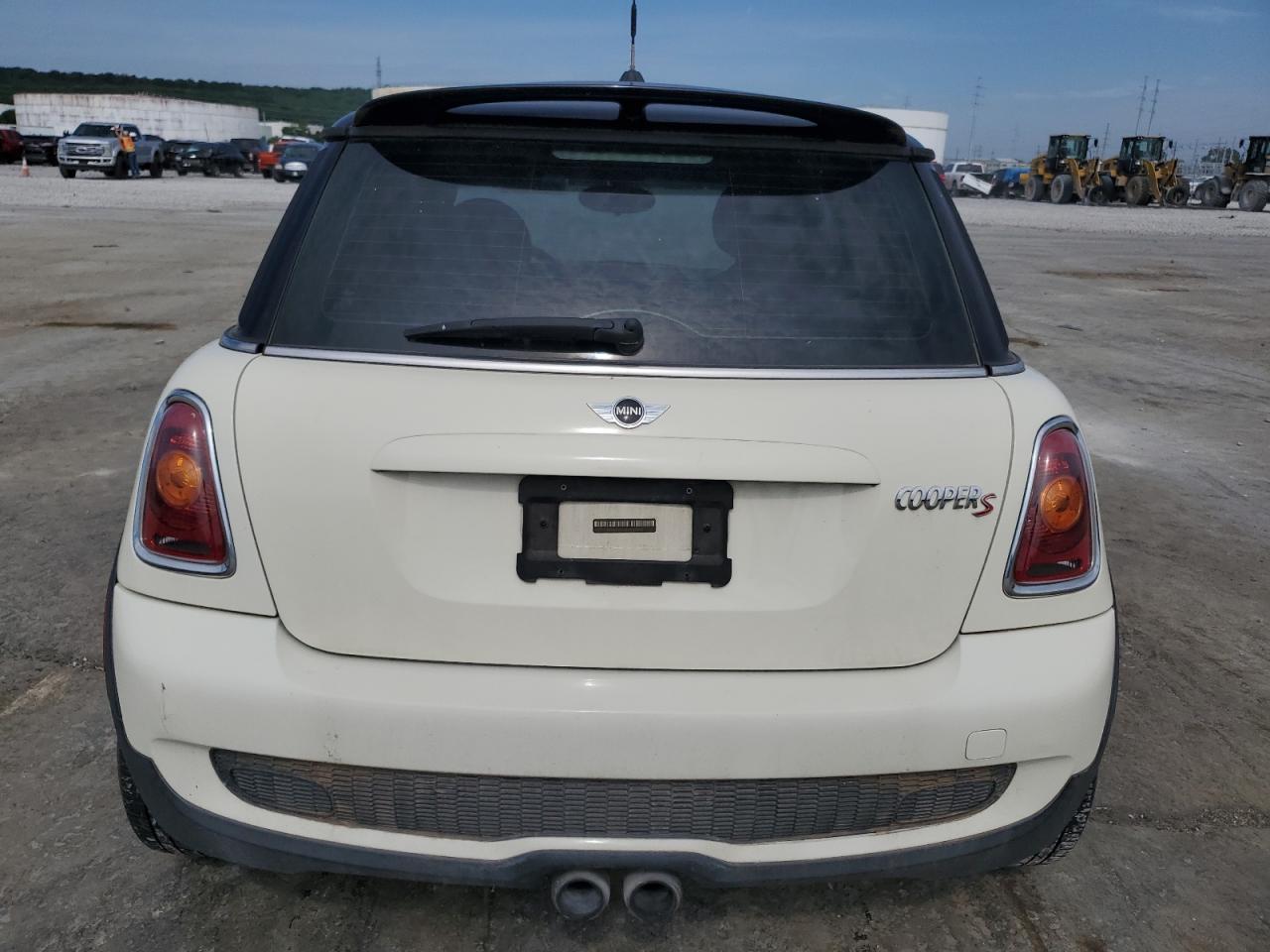 WMWMF7C53ATZ69028 2010 Mini Cooper S