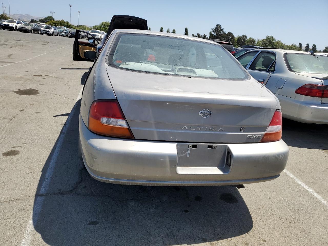 1N4DL01D2XC144948 1999 Nissan Altima Xe