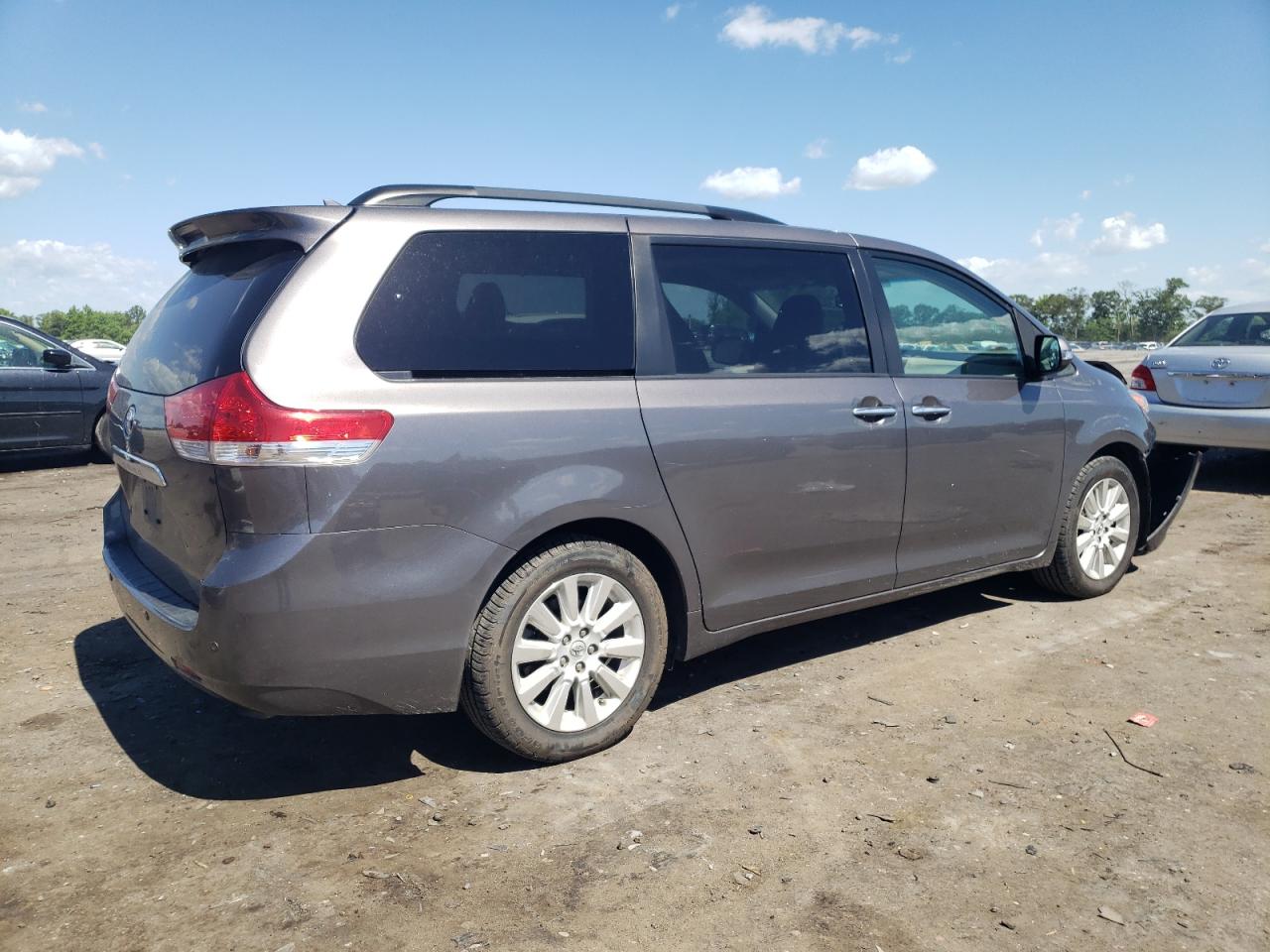 5TDDK3DC1ES093231 2014 Toyota Sienna Xle