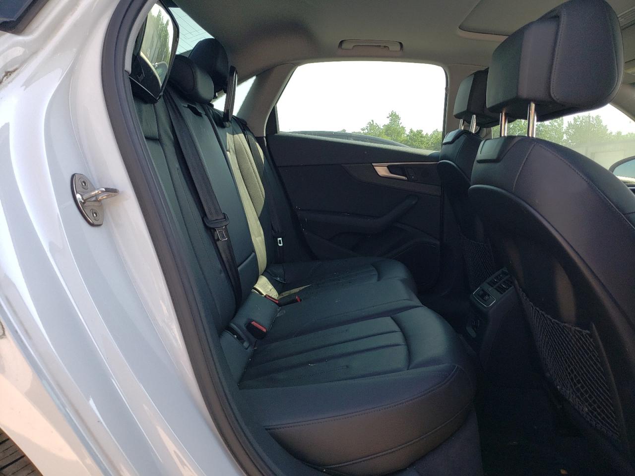 WAUDNAF4XJA170958 2018 Audi A4 Premium