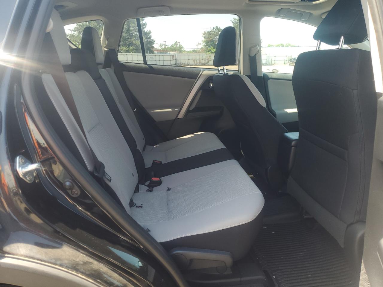 2T3RFREVXHW627861 2017 Toyota Rav4 Xle