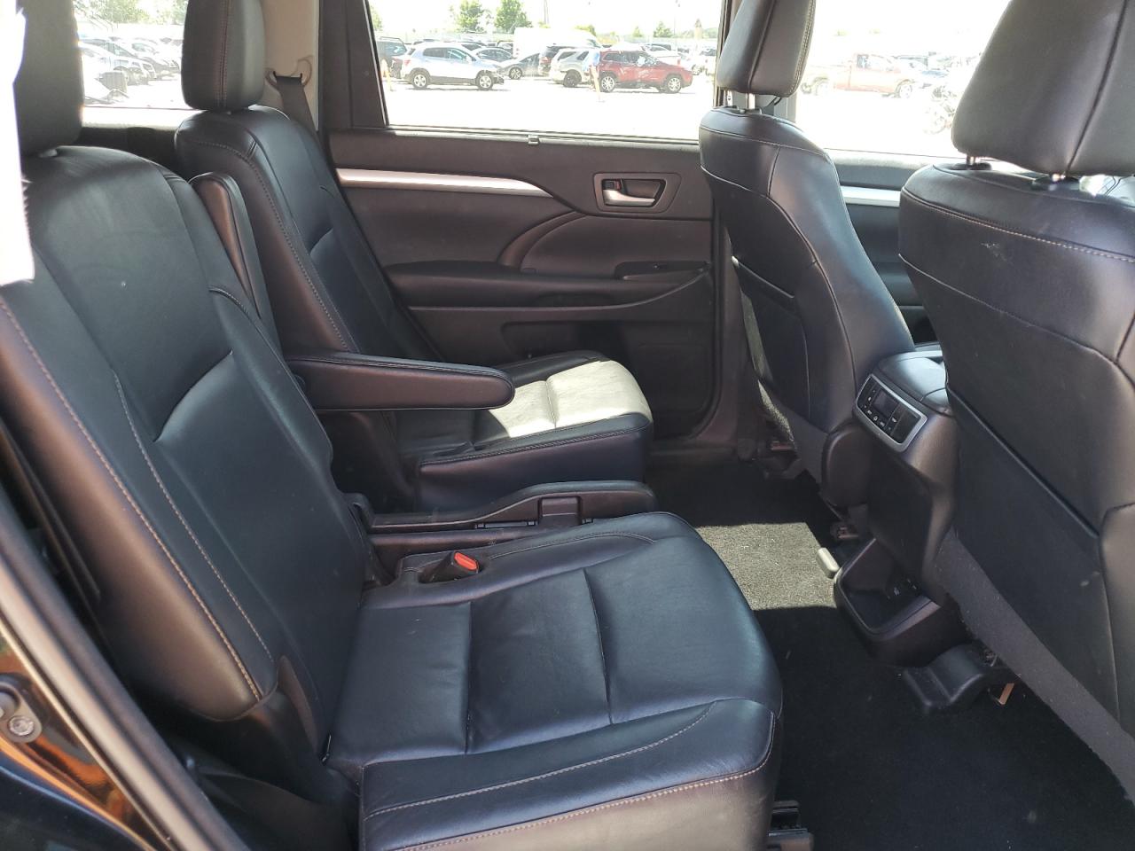 5TDJZRFHXHS416769 2017 Toyota Highlander Se