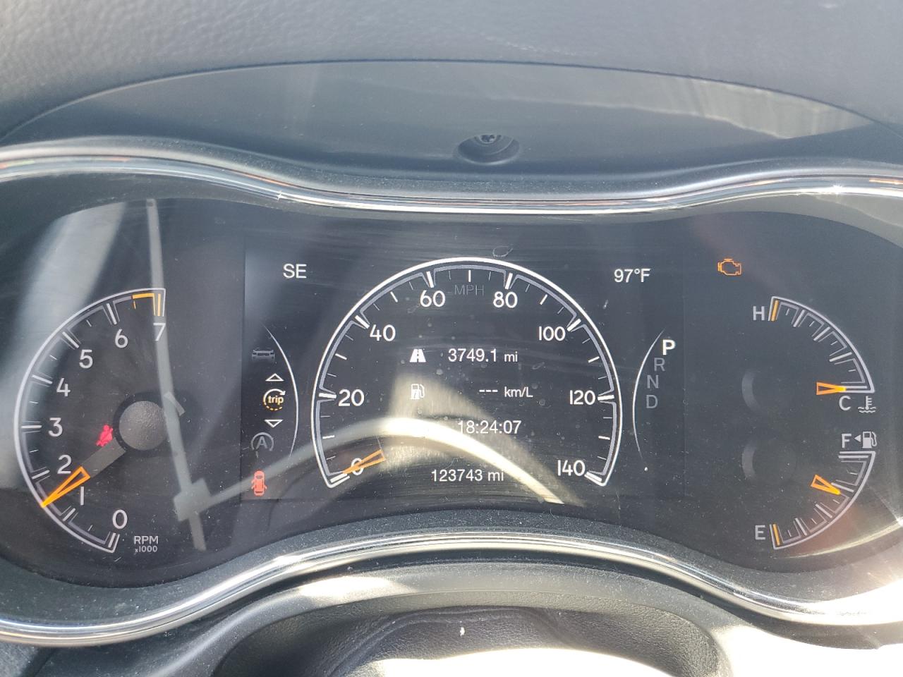 1C4RJFAG3HC767063 2017 Jeep Grand Cherokee Laredo