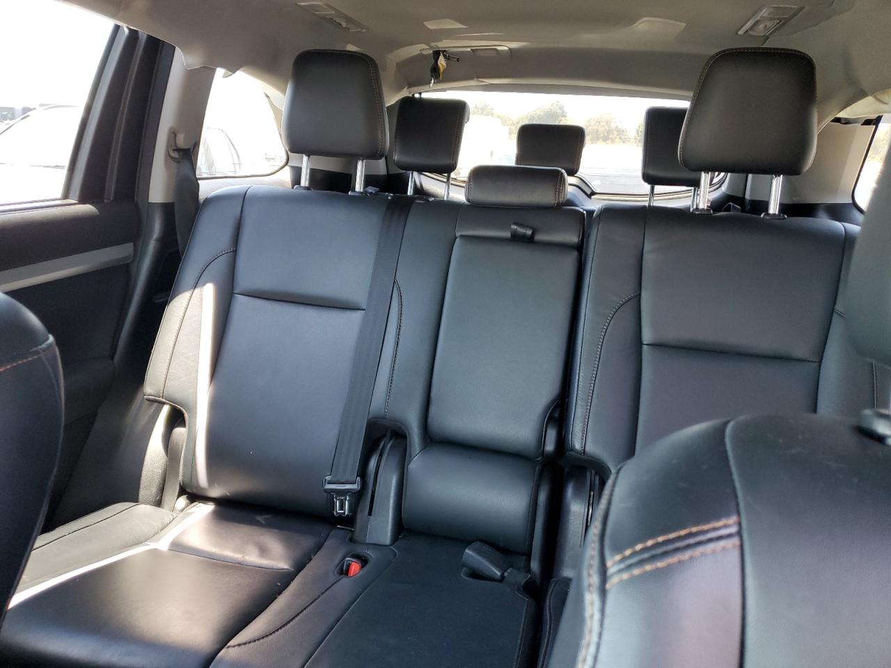 5TDKZRFH7JS241777 2018 Toyota Highlander Se