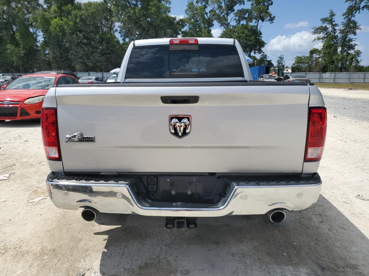 1C6RR6TT5KS592371 2019 Ram 1500 Classic Slt