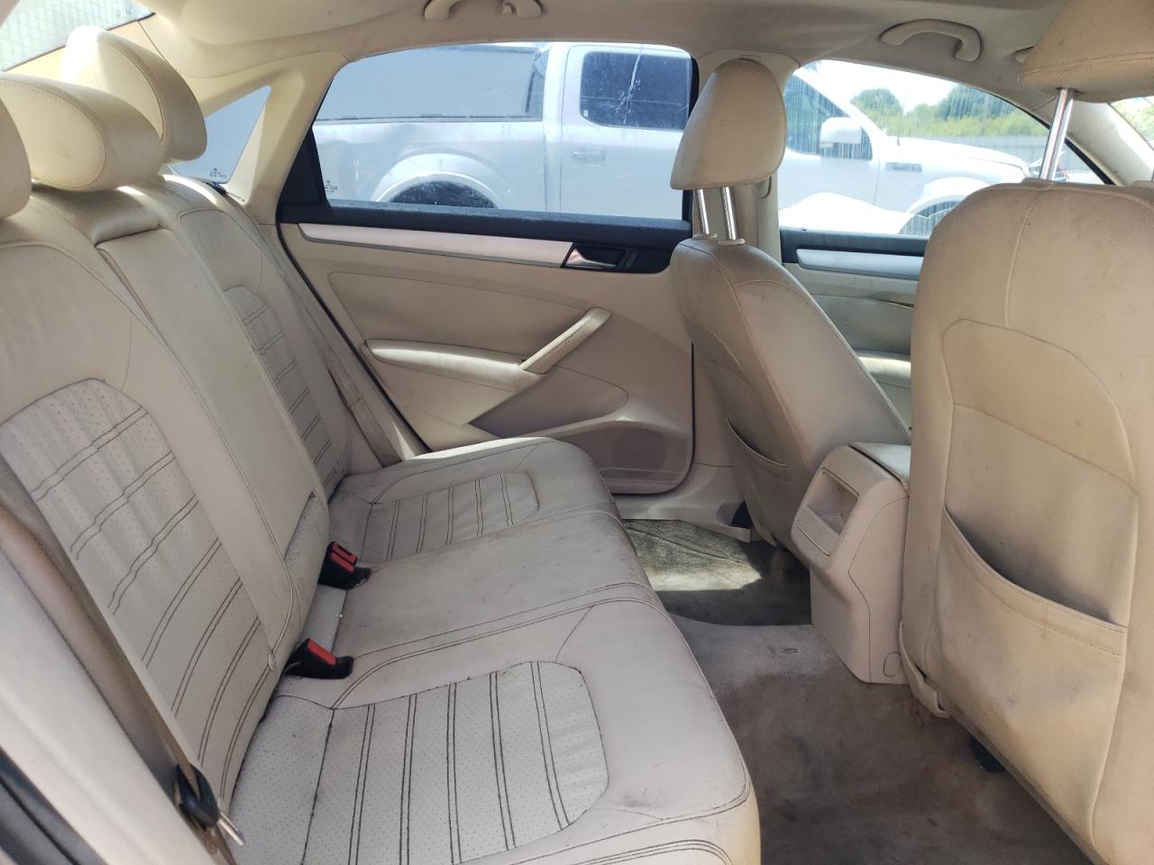 1VWBM7A30CC001549 2012 Volkswagen Passat Se