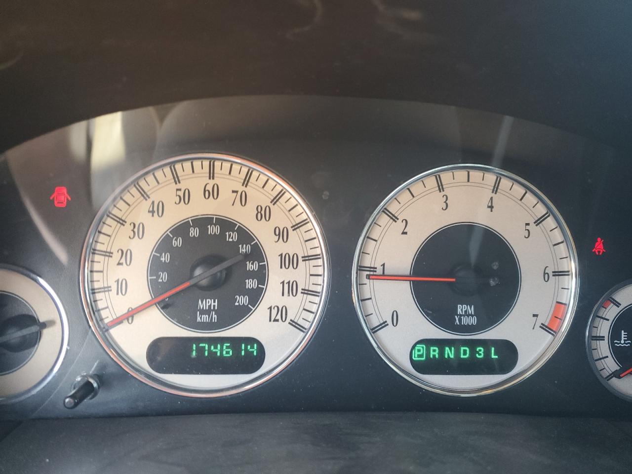 2C8GP64LX2R611937 2002 Chrysler Town & Country Limited