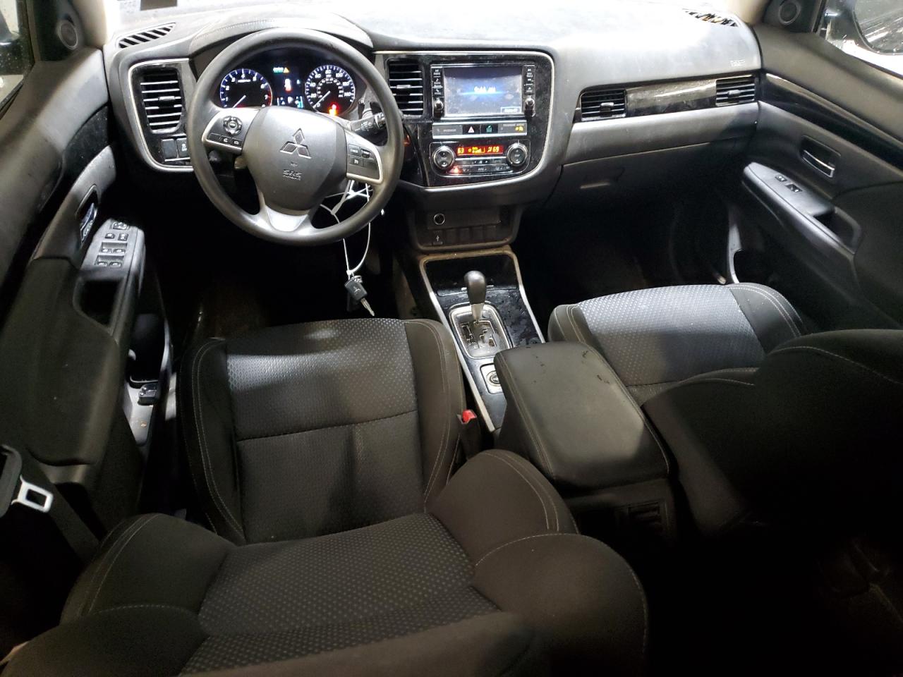 JA4AZ3A3XKZ051843 2019 Mitsubishi Outlander Se