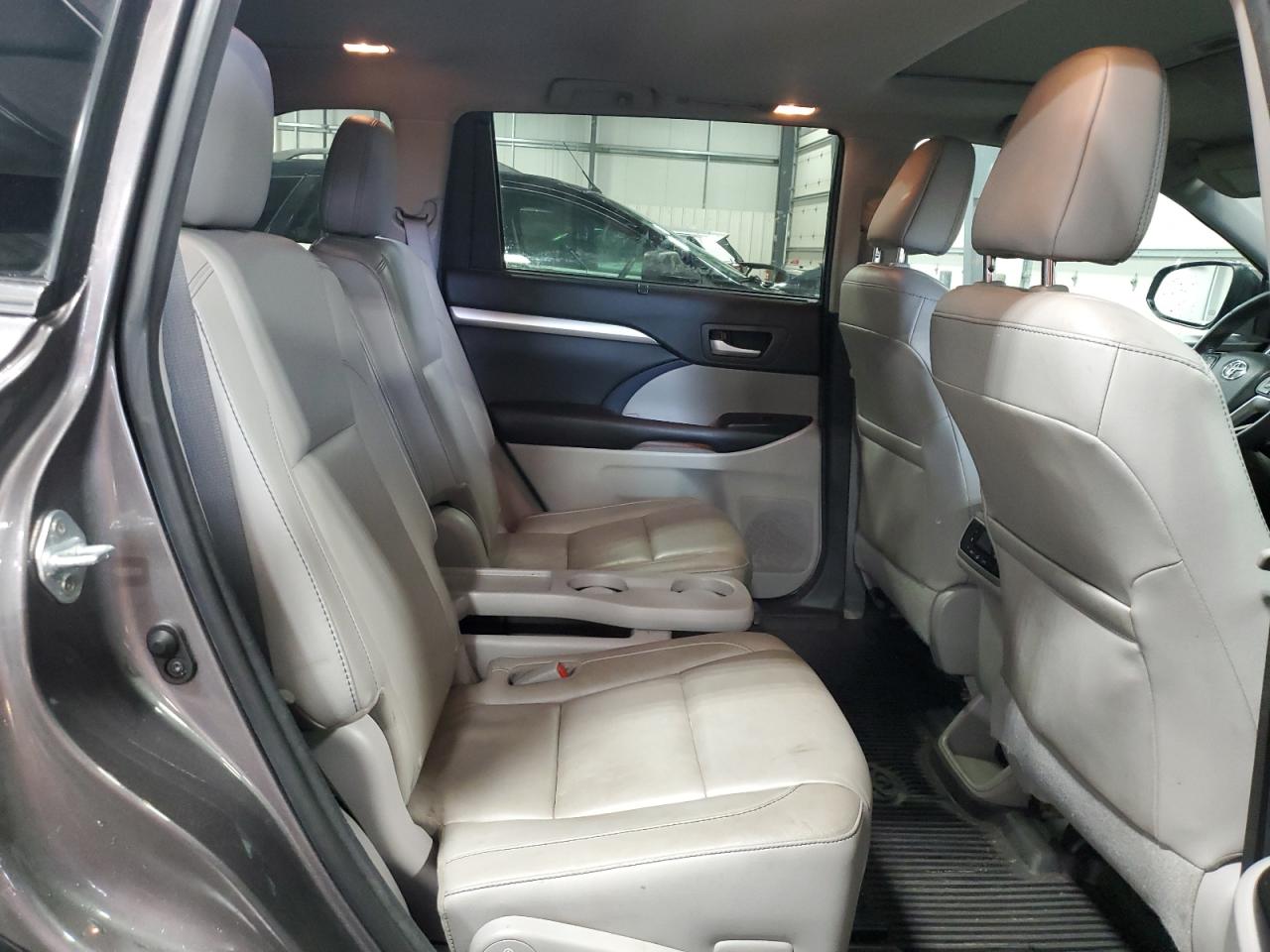 5TDJKRFH7GS344528 2016 Toyota Highlander Xle