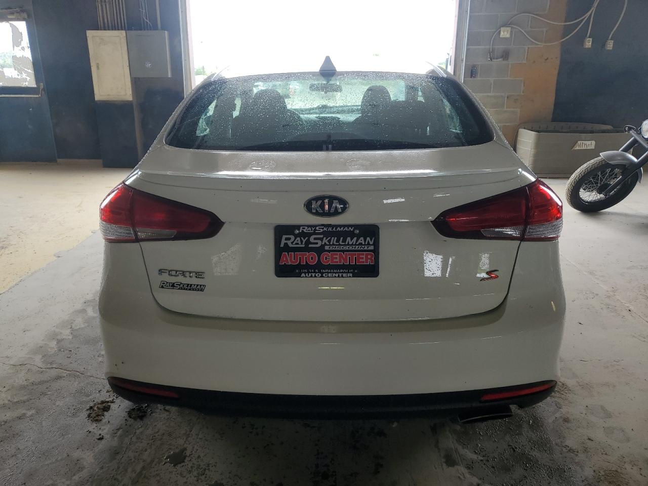 2017 Kia Forte Lx vin: 3KPFL4A76HE039912