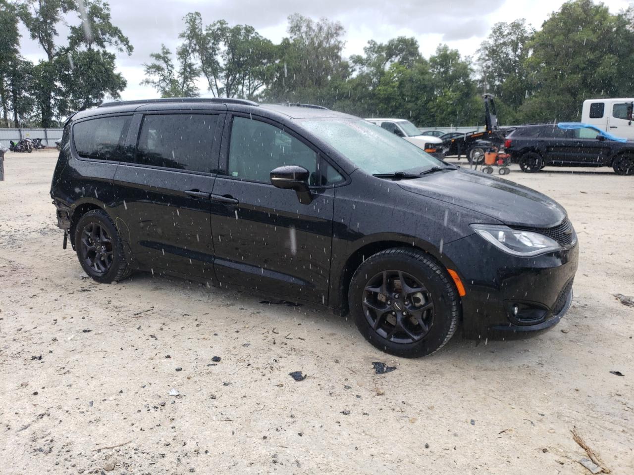 2020 Chrysler Pacifica Limited vin: 2C4RC1GG5LR239531