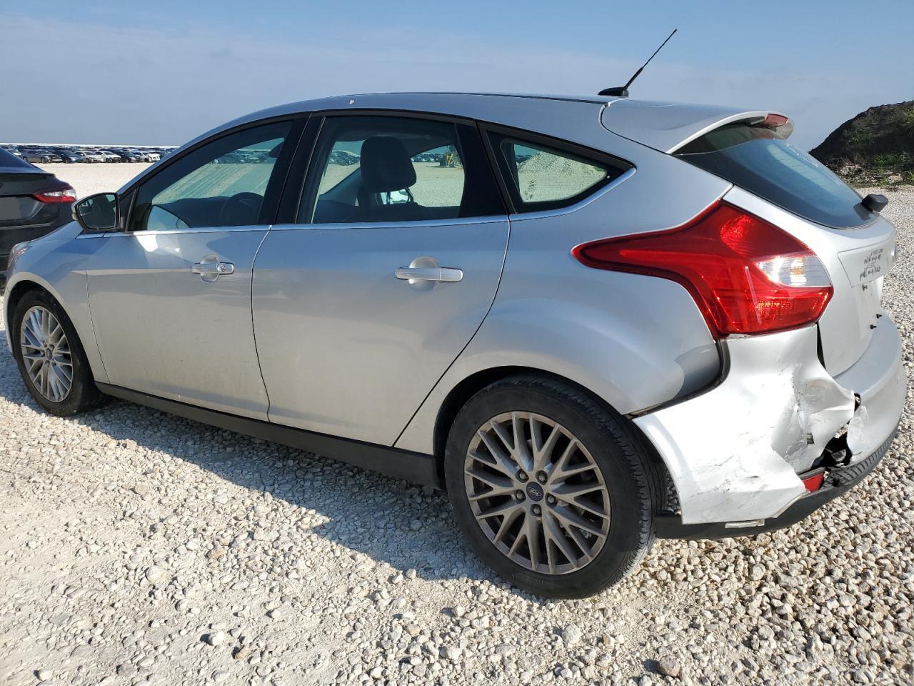 1FAHP3M23CL302614 2012 Ford Focus Sel