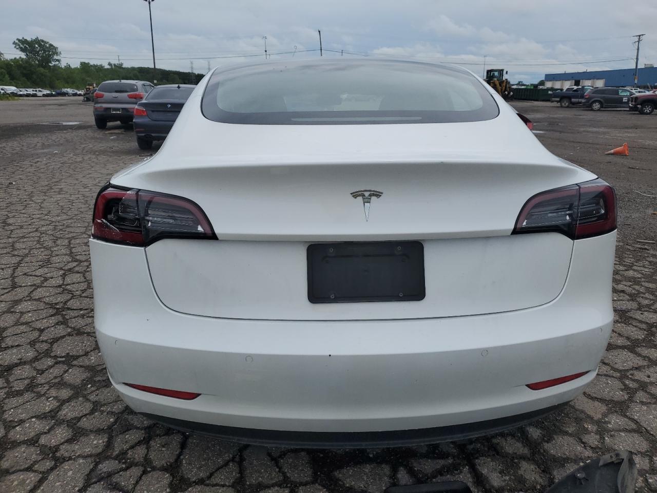 5YJ3E1EA3NF303823 2022 Tesla Model 3