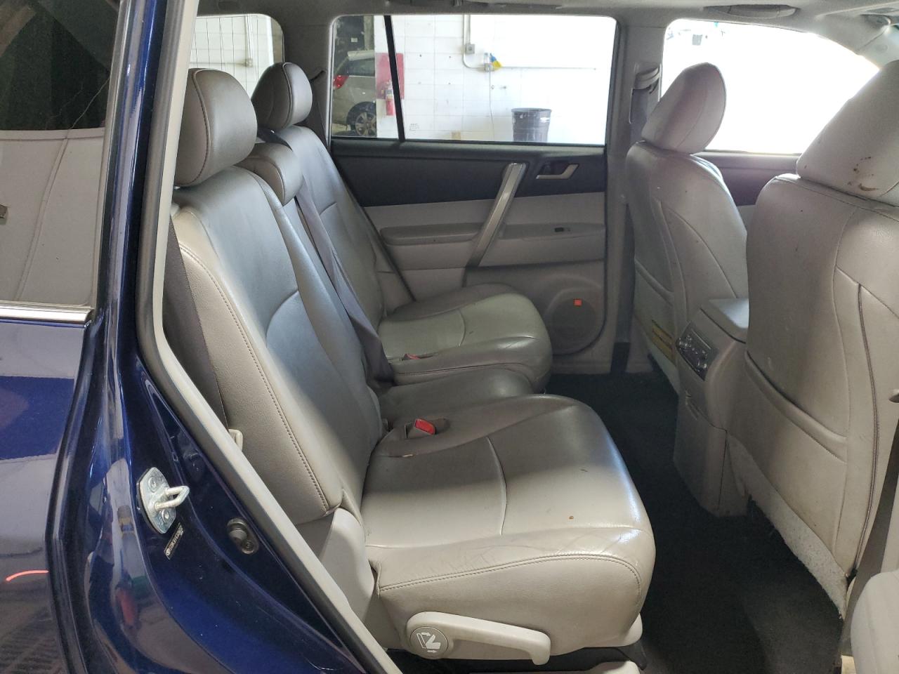 5TDBK3EH1CS096032 2012 Toyota Highlander Base