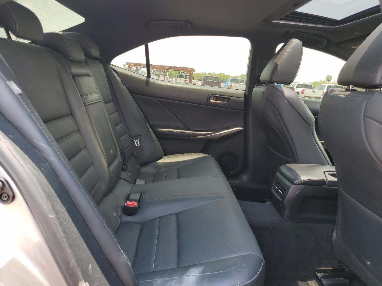 JTHBA1D23J5079433 2018 Lexus Is 300